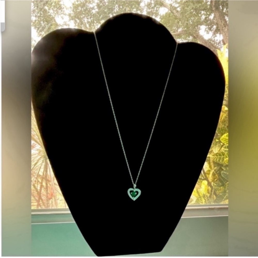 NWT Emerald Pendant STERLING SILVER Lab Created - Picture 2 of 4